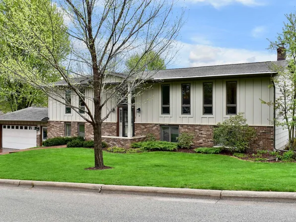 1614 Valley View Dr, Winona, MN 55987