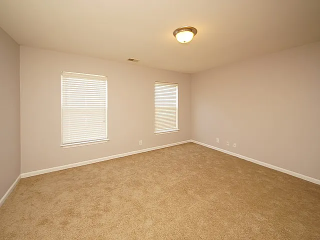 1218 Vistiana Dr — Photo 3