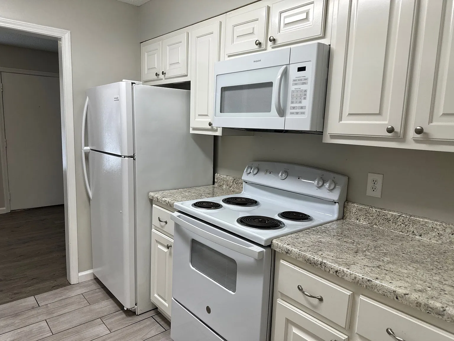 1 bed, 768 sqft, $850 — Photo 3
