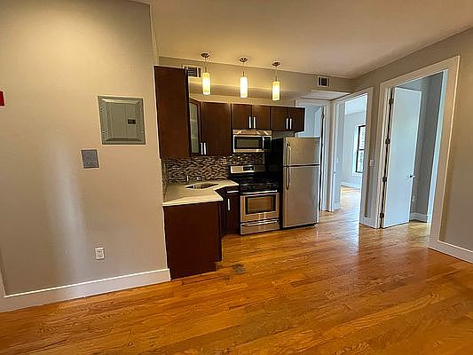 3rd image of 359 Stockton St #2B