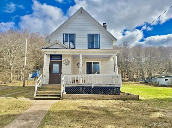 162 Bluff St, Ishpeming, MI 49849