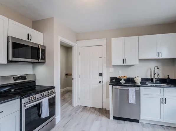 392-394 Carew St, Springfield, MA 01107