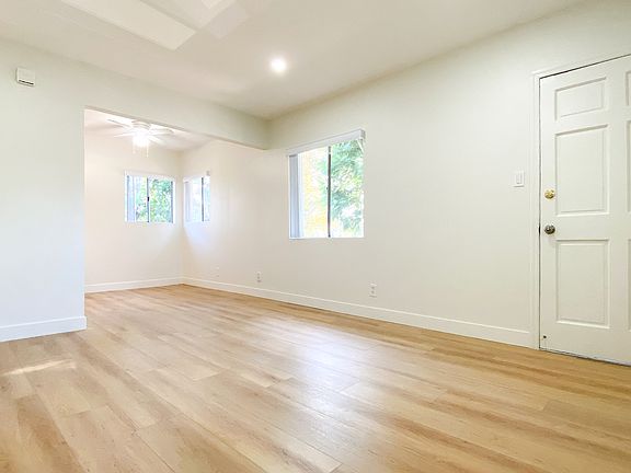 2nd image of 524 N Mariposa St #B