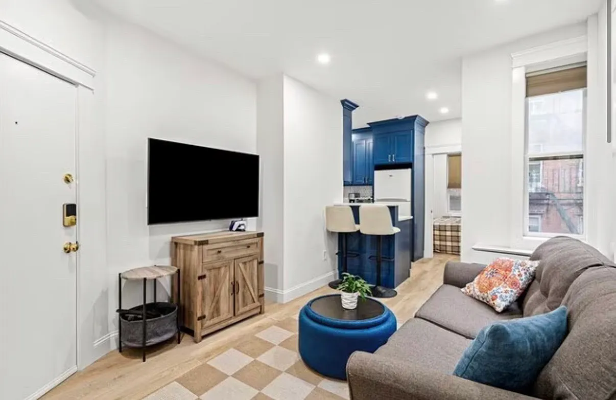 2 bed, 450 sqft, $3,800 — Photo 3