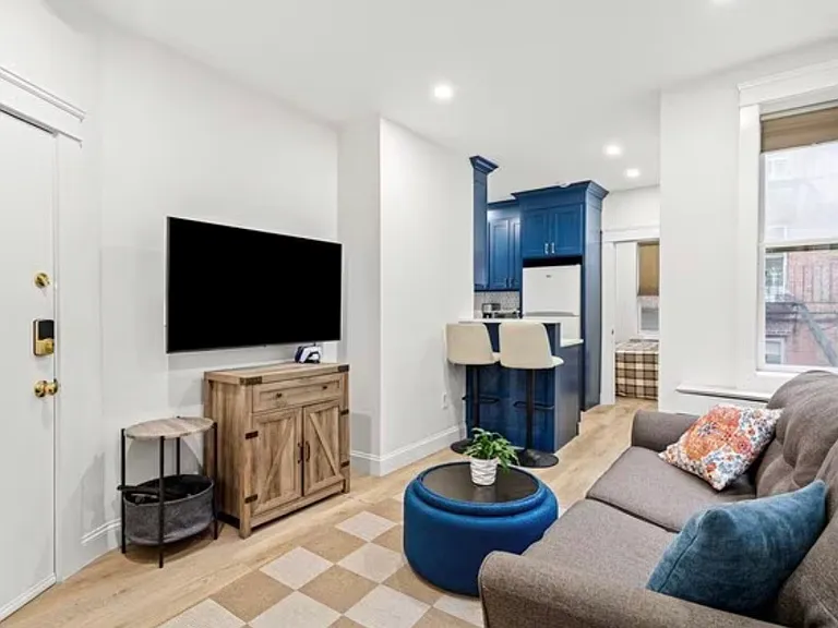 31 Irving St #4 — Photo 3