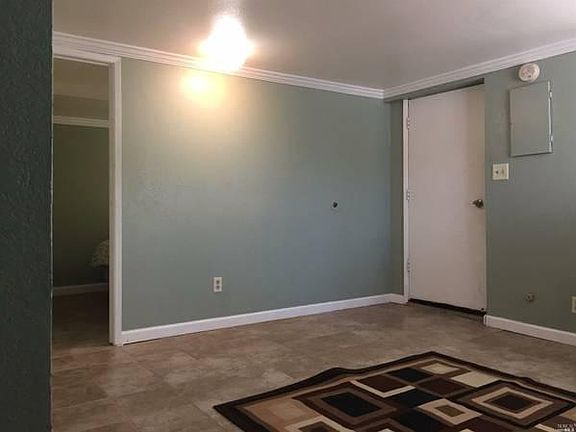 4th image of 1000 Evans Ave #2
