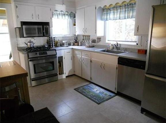 3rd image of 52 Standish Ave