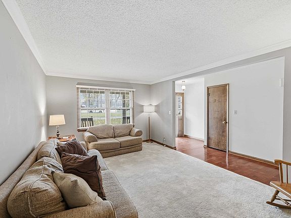 3rd image of 2458 Jamestown Dr