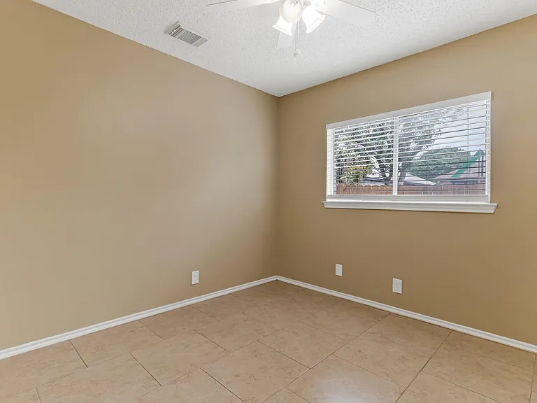 6315 Regency Ln — Photo 18