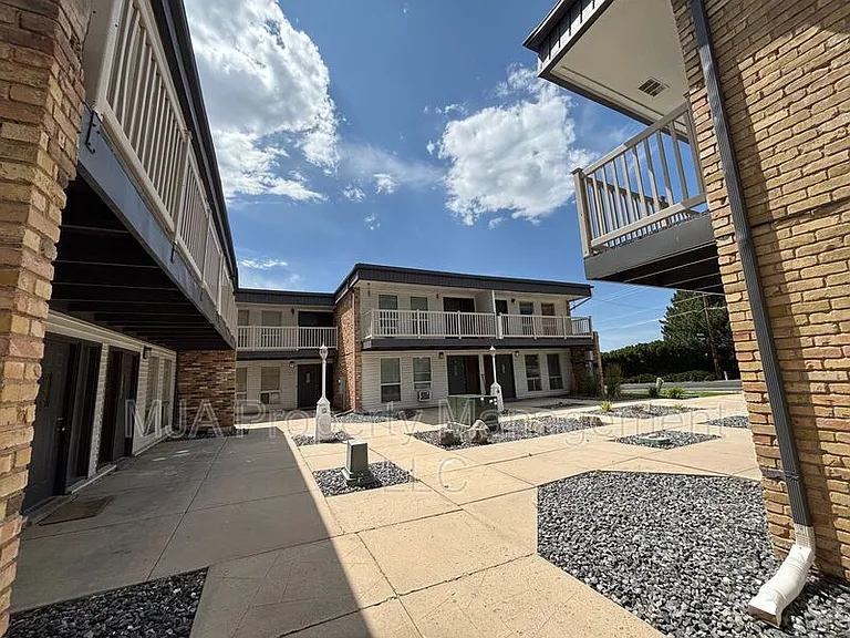 1165 Edgewood Dr #2 — Photo 27