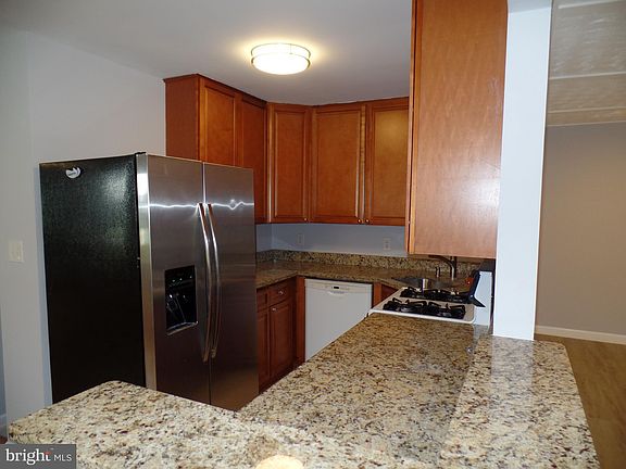 4th image of 1746 Pimmit Dr