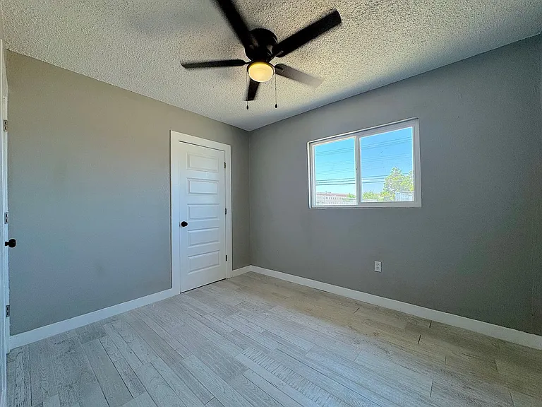 4918 Tetons Dr — Photo 13