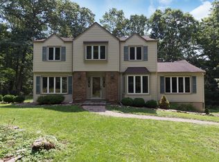 16 Whiteoak Ridge Rd, Lebanon Township, NJ 08826