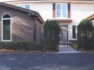 730 Winston Dr, Elk Grove Village, IL 60007