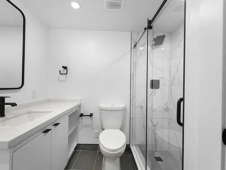 44 Charles St W — Photo 14