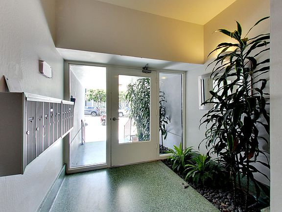 3rd image of 3010 Buchanan St APT 10