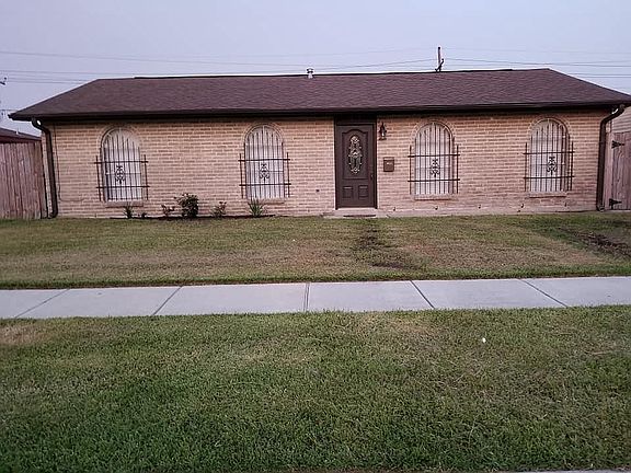 2nd image of 413 Willowbrook Dr