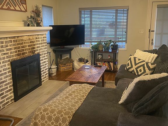 5th image of 4820 Greenwood St
