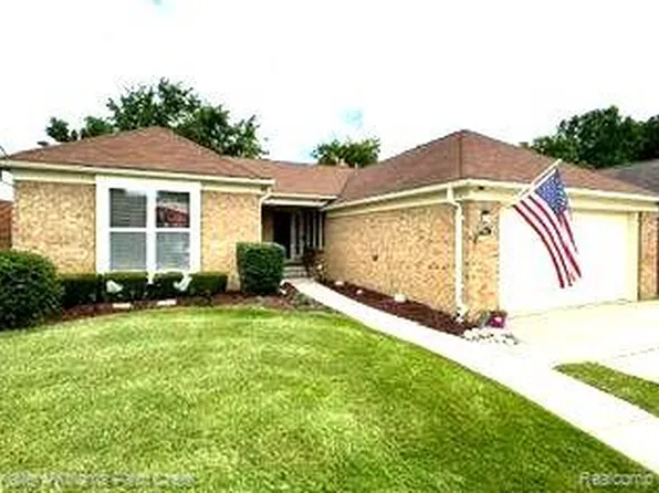 18825 Maple Cir N, Clinton Township, MI 48036