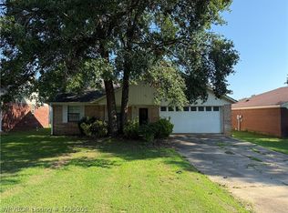 305 Adirondack Loop, Roland, OK 74954