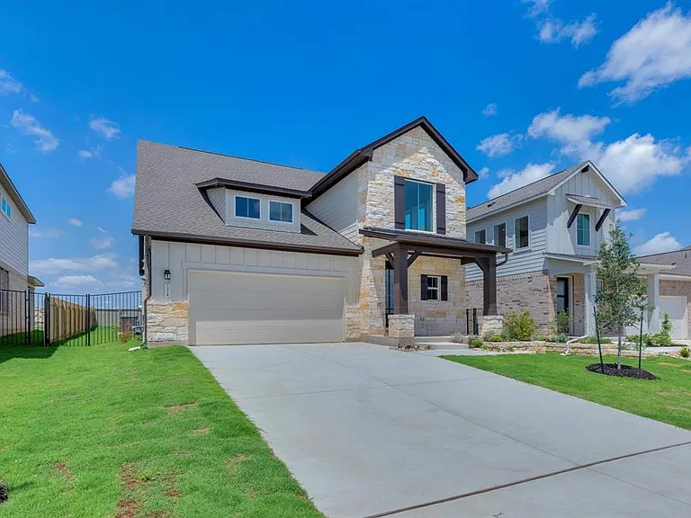 324 Amista Dr — Photo 2