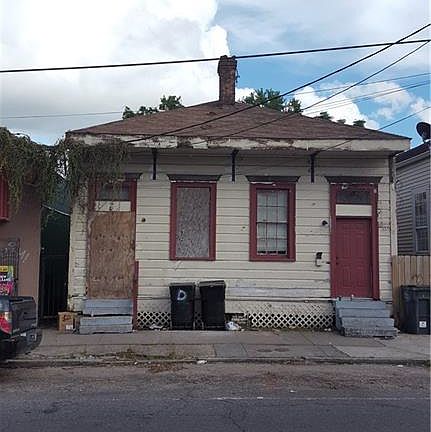 2nd image of 2710-12 Lasalle St