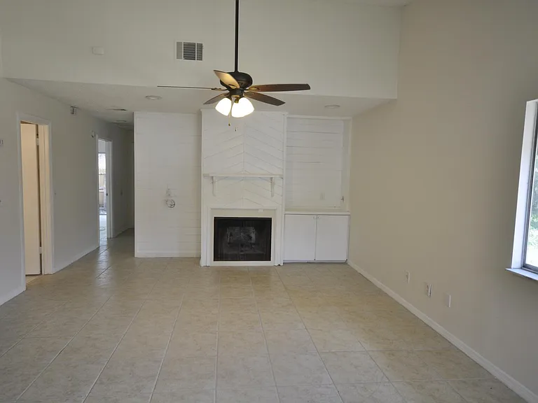 939 Robinhood Ct — Photo 9