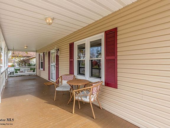3rd image of 236 Williamsburg Ln