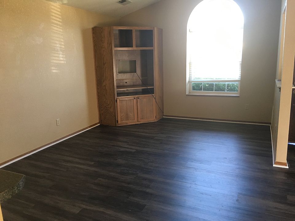 2nd image of 2603 Lonnie Ln