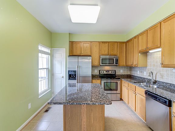 3rd image of 6316 Meadow Glade Ln