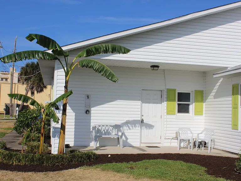 3262 Esperanza Ave — Photo 4