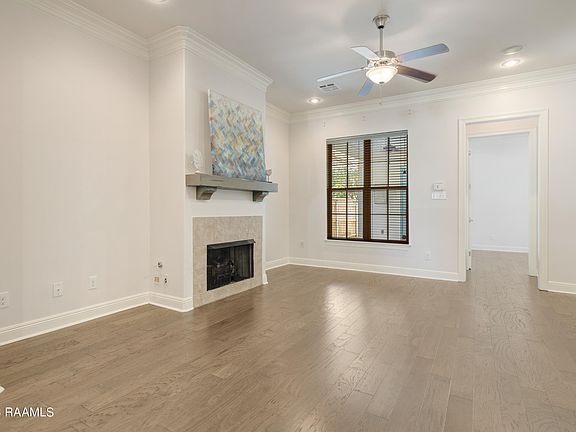 3rd image of 118 Stonehurst Dr