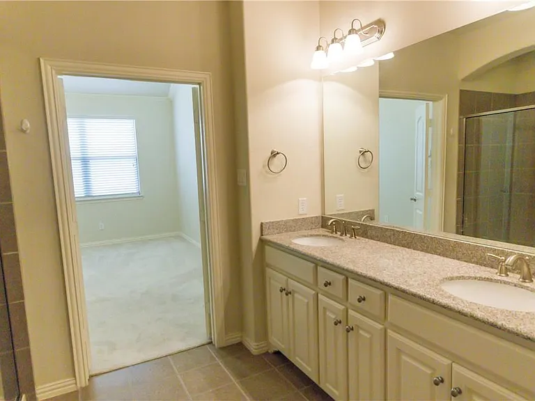 226 Alexandra Ave — Photo 6
