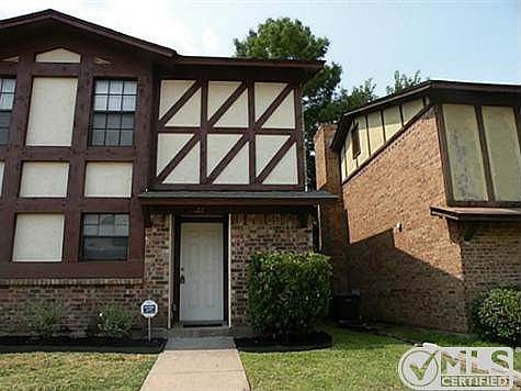3rd image of 944 Southmoor Dr