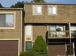 33 Peddlars Dr, Branford, CT 06405