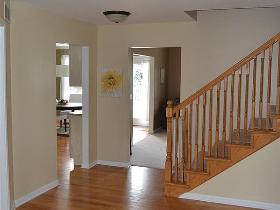 3rd image of 2421 Lindsay Ln