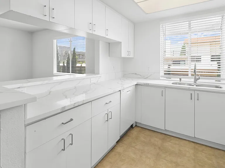 1828 Purdue Ave #203 — Photo 7