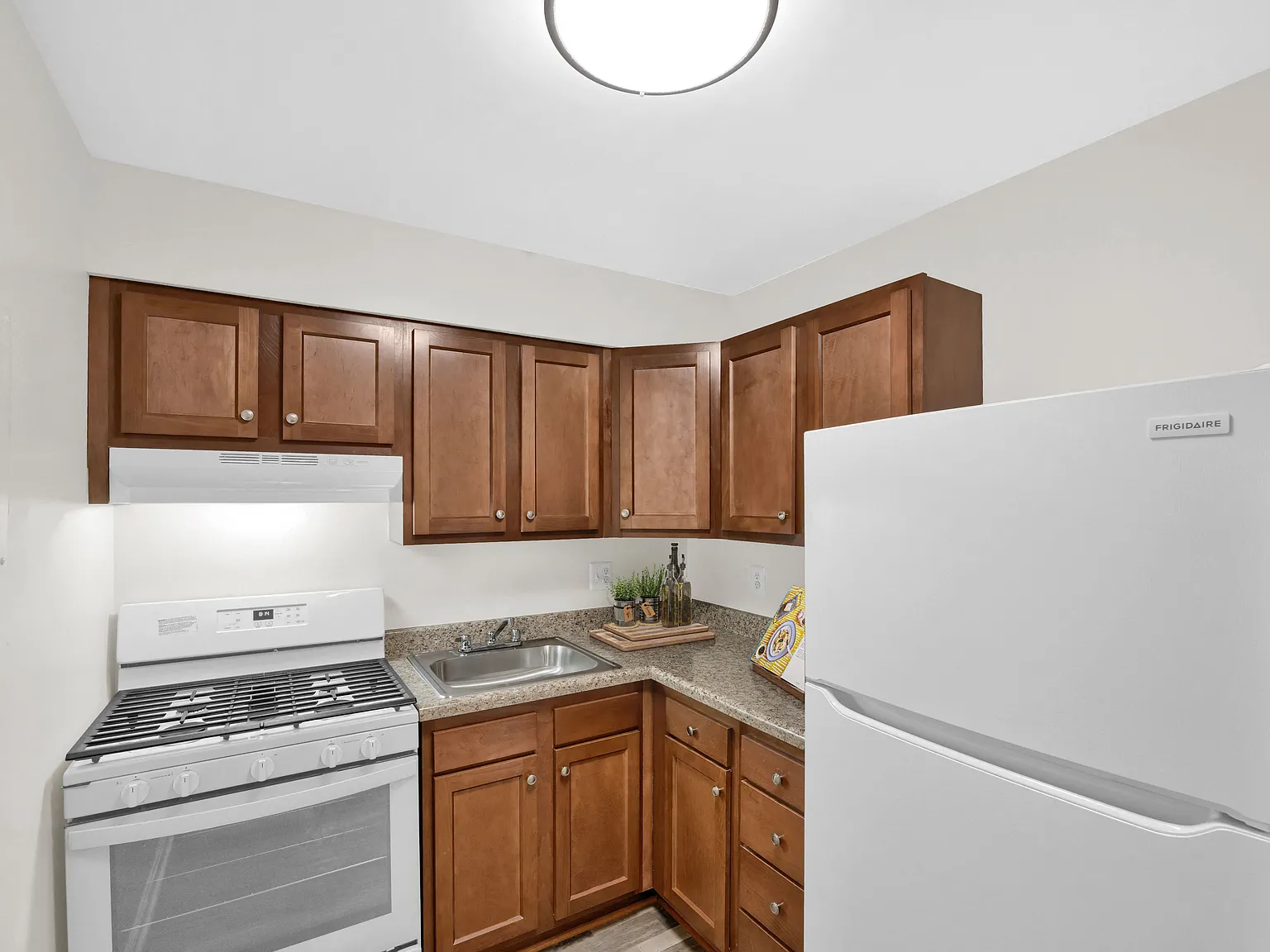 Stoneridge Apartments — Photo 4