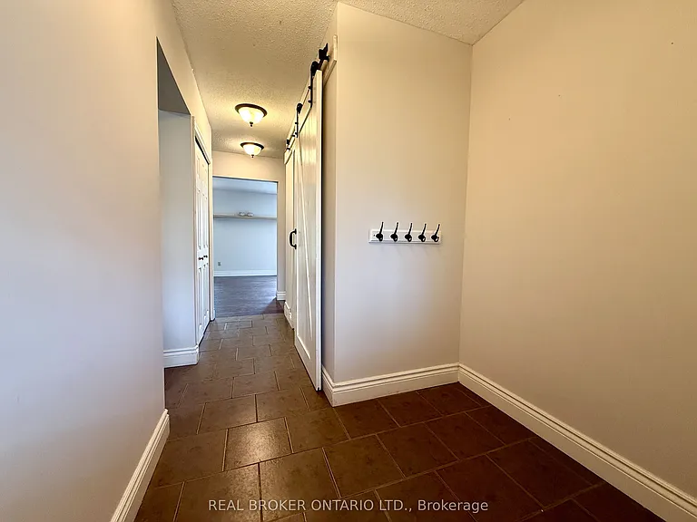 93 Melanie Cres — Photo 5
