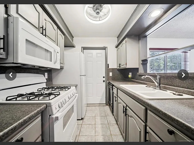 4808 S Victor Ave #A — Photo 9