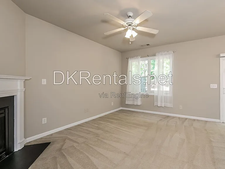 4102 Dahlgreen Way — Photo 2