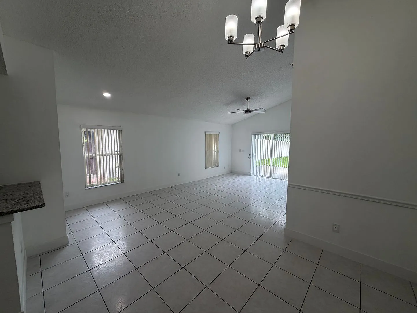 3 Bedroom, 2 Bathroom East Orlando Home with Garage & Large Fenced Backyard! — Photo 3
