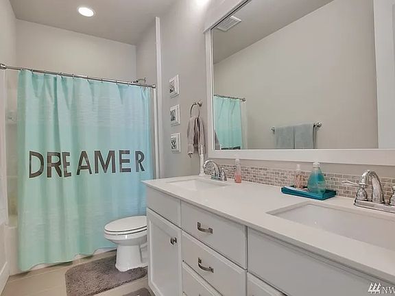 2nd image of 317 Field Pl SE