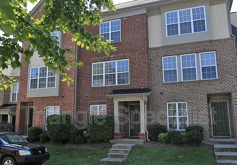 9811 Cicero Dr — Photo 2