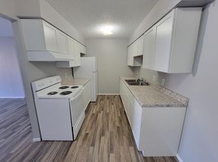 1153 Langley Rd APT 3, Waterloo, IA 50702