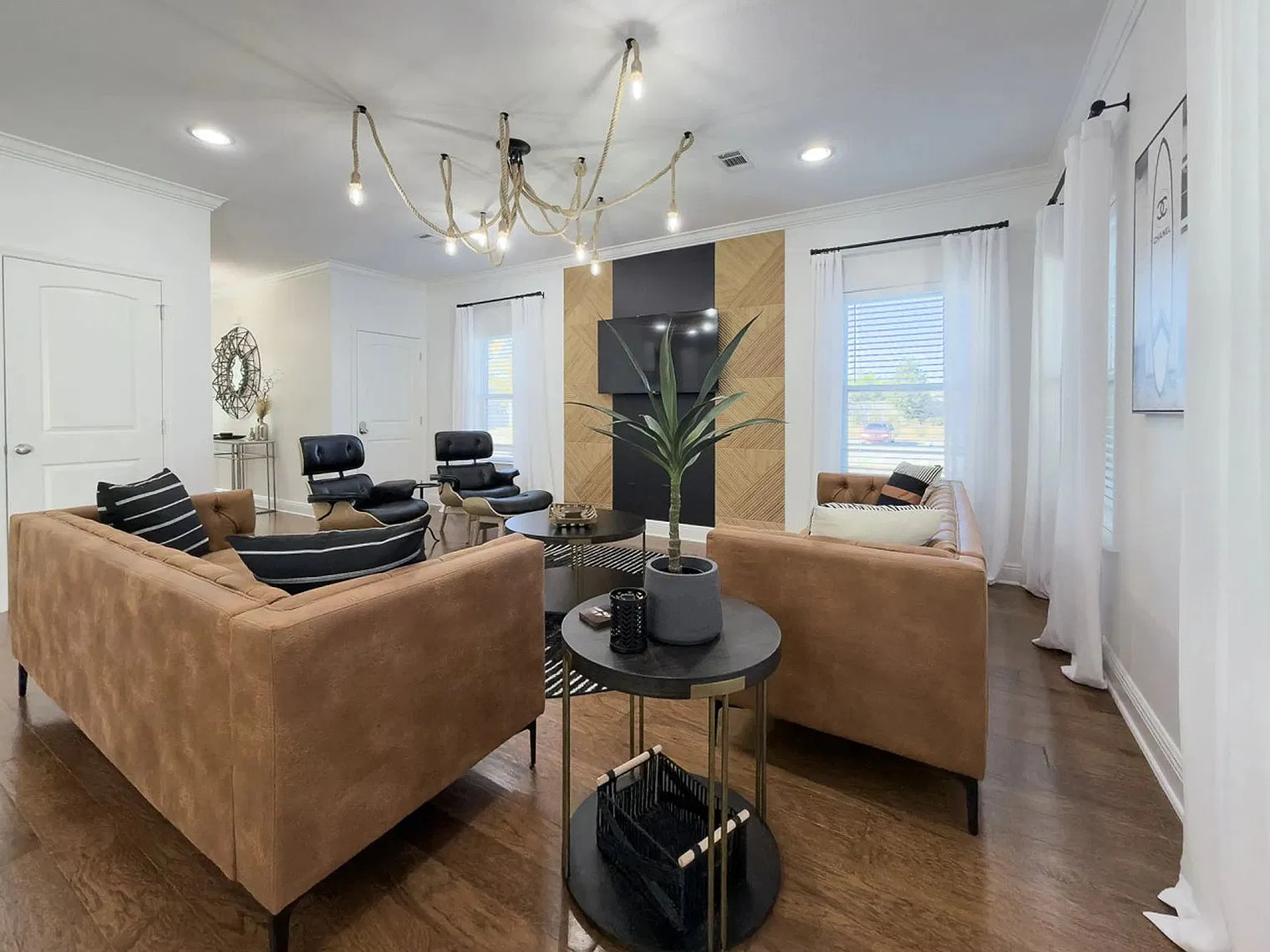 3 bed, 2.0 bath, 1776 sqft, $2,688 — Photo 2