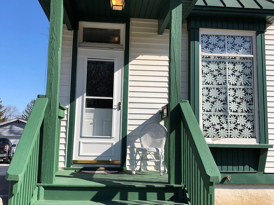 Upper Outside Porch Private Entry