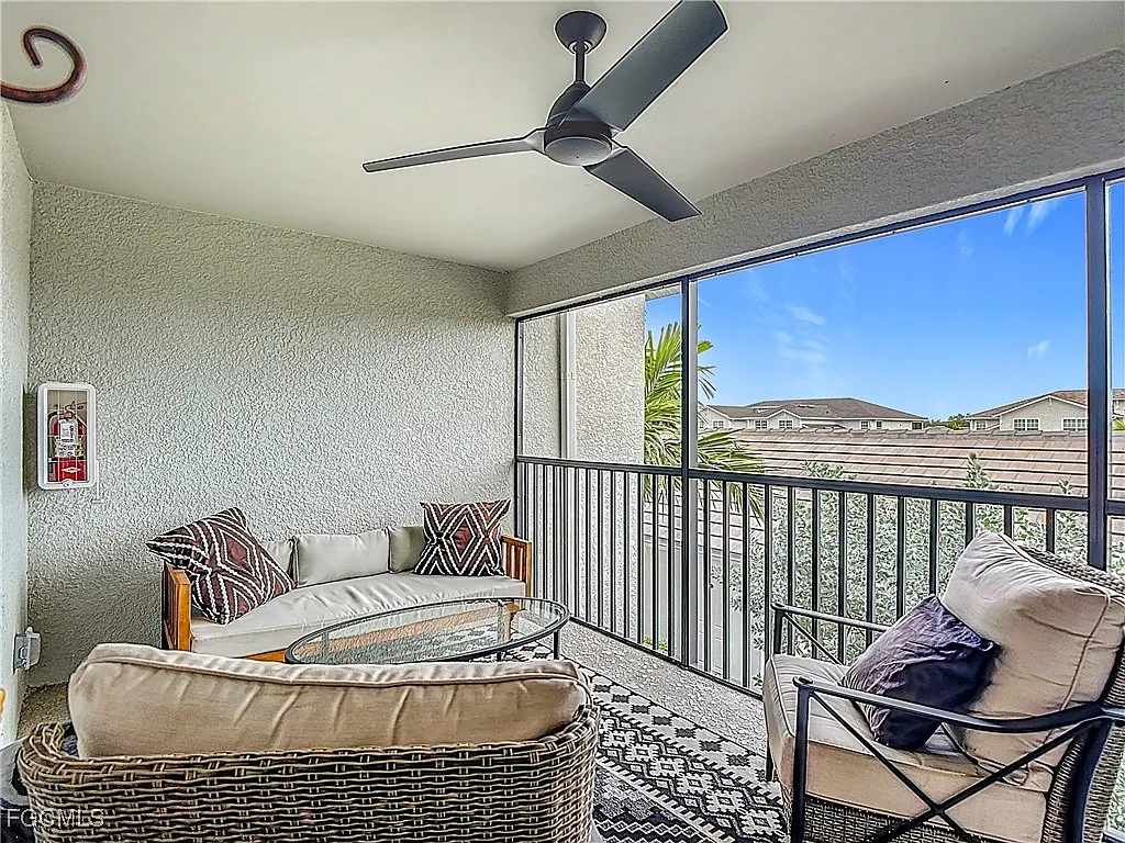 2 bed, 2.0 bath, 1569 sqft, $5,500 — Photo 3