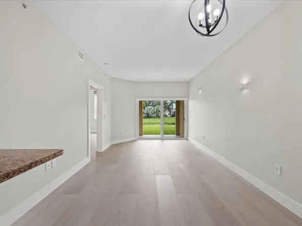 2020 Greenview Shores Boulevard #102, Wellington, FL 33414