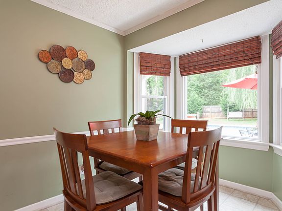 Eat in kitchen